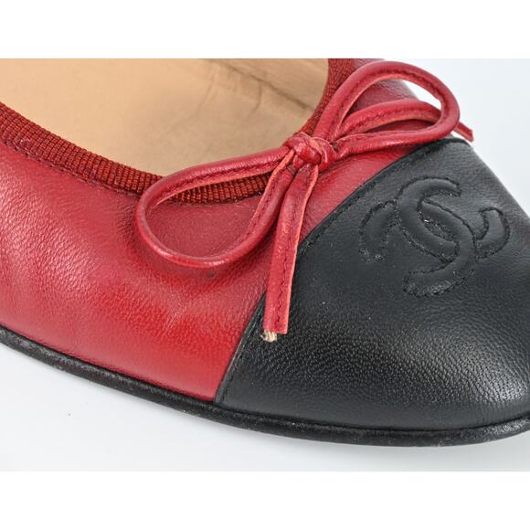 Chanel | Red Leather CC Cap Toe Ballet Flats Size: 38.5 - Picture 6 of 16